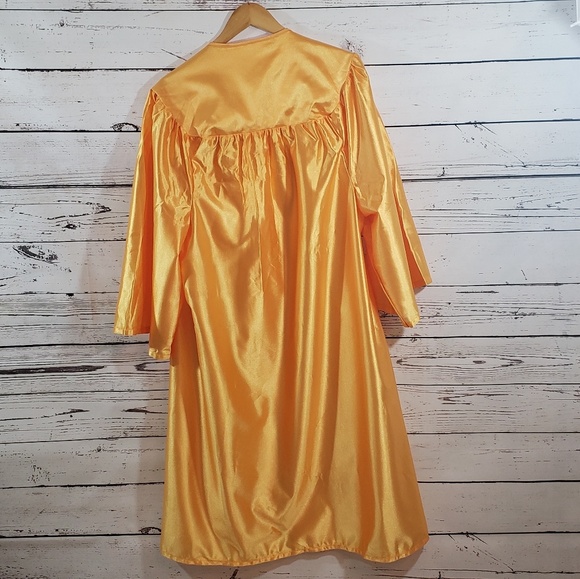 Herff Jones Dresses Graduation Cap And Gown For 53 Or 54 Fem Euc